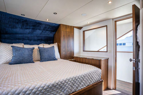 Motor Yacht A Place In The Sun guest cabin with queen size bed